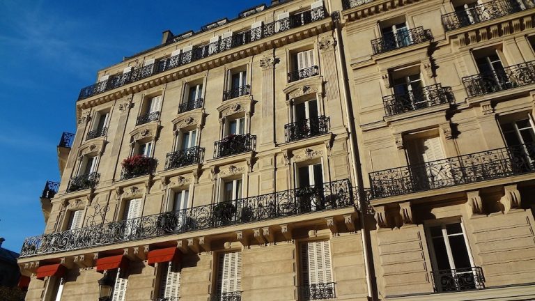 How to recognize Haussmann buildings | Un jour de plus à Paris